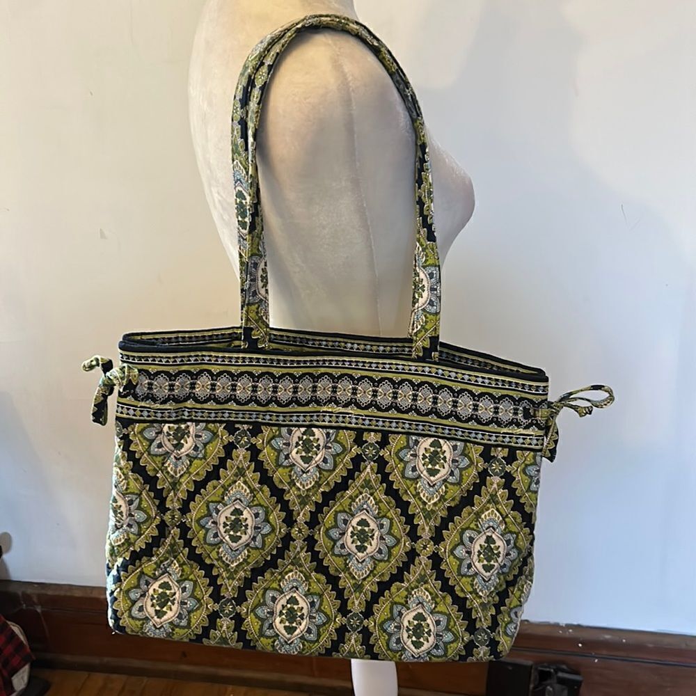 Vera Bradley green navy paisley shoulder bag 14” X  10” w/ matching card holder